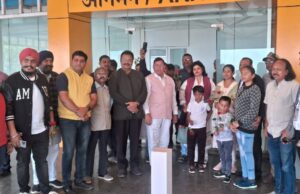 Bilaspur-Ambikapur flight: बिलासपुर-अंबिकापुर पहली उड़ान के यात्रियों का हवाई सेवा संघर्ष समिति ने किया स्वागत