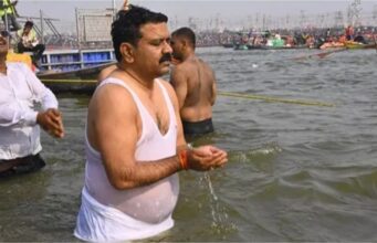 CG home minister: गृहमंत्री विजय शर्मा ने प्रयागराज महाकुंभ में स्नान किया