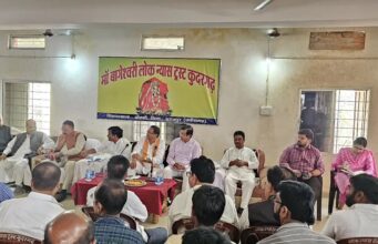 Navratri mahotsav: कुदरगढ़ में मां बागेश्वरी महोत्सव की तैयारी, ट्रस्ट में सुविधाओं पर हुई चर्चा