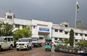 Central Jail Ambikapur: सेंट्रल जेल अंबिकापुर में हाई प्रोफाइल कैदियों के पास मोबाइल – गांजा , 3 जेल प्रहरी निलंबित