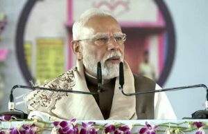 PM Narendra Modi: पीएम मोदी ने ‘जय जोहार’ के साथ किया अभिवादन, आदिवासियों के मुद्दे पर कांग्रेस पर तंज, वे पूछते नहीं हम पूजते हैं…