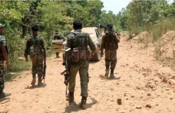 Naxalites Encounter: अबूझमाड़ में बड़े नक्सलियों को जवानों ने घेरा, 27 मारे गए, , एक जवान शहीद