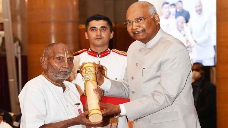 Yoga-Guru-Swami-Sivananda-Passed-Away.jpg