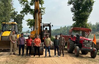 Big action against sand mining: अवैध रेत उत्खनन के खिलाफ बड़ी कार्रवाई, 50 से अधिक ट्रैक्टर, हाइवा, पोकलैंड एवं जेसीबी जब्त