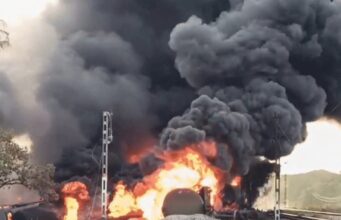 Fire in goods train: डीजल टैंकरों वाली मालगाड़ी में लगी भीषण आग, आसमान में छाया धुएं का गुबार, कई ट्रेनें रद्द