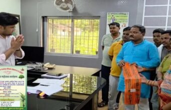 Invitation controversy: वन महोत्सव में सिर्फ भाजपाइयों को आमंत्रण, कांग्रेसियों ने DFO को भेंट किया भाजपा का गमछा