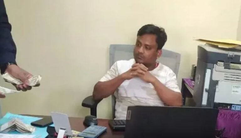 RES-sub-engineer-arrested-while-accepting-bribe-ACB-caught-him-red-handed.jpg