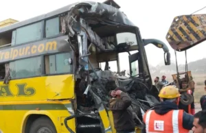 CG road Accident : तेज रफ्तार बस हाइवे पर खड़े ट्रेलर से टकराईं 16 यात्री घायल, 11 की हालत नाजुक