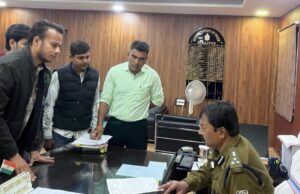 NSUI memorandum : एनएसयूआई का पुलिस अधीक्षक को ज्ञापन, कालेजों में ड्राइविंग लाइसेंस एवं सड़क सुरक्षा जागरूकता कैम्प लगाएं