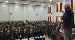 Tribute to Gandhi : गांधी आज भी जिंदा हैं, उन्हें मारने की होती है कोशिश पर कभी नहीं हो सकती विचारों की हत्या