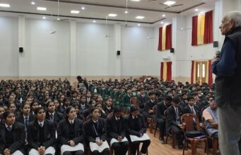 Tribute to Gandhi : गांधी आज भी जिंदा हैं, उन्हें मारने की होती है कोशिश पर कभी नहीं हो सकती विचारों की हत्या