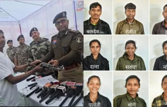 Naxalite Surrender : 9 माओवादियों का सामूहिक आत्मसमर्पण, आईजी का दावा – जिला नक्सलमुक्त होने के करीब