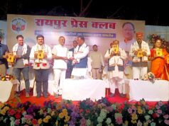 IAS preparation book released : IAS.प्रतियोगियों के लिए मुख्यमंत्री ने किया पुस्तक का विमोचन, पत्रकार वसंत वीर उपाध्याय ने लिखी है किताब