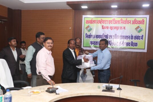 SIR Voter list : जिला संयुक्त कार्यालय के सभा कक्ष में किया गया अंतिम मतदाता सूची का प्रकाशन