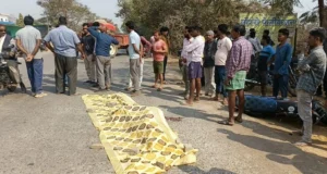 Road Accident : तेज रफ्तार वाहन की टक्कर से बाइक सवार शिक्षक की मौत, ग्रामीणों ने किया चक्काजाम