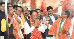Kudargarh Mahotsav : नवरात्रि पर कुदरगढ़ धाम पहुंचे मुख्यमंत्री ने की प्रदेश की खुशहाली की कामना