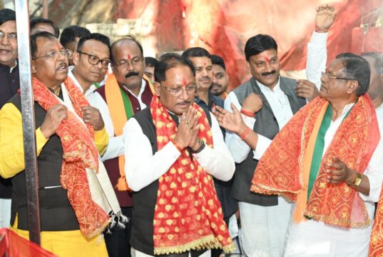 Kudargarh Mahotsav : नवरात्रि पर कुदरगढ़ धाम पहुंचे मुख्यमंत्री ने की प्रदेश की खुशहाली की कामना