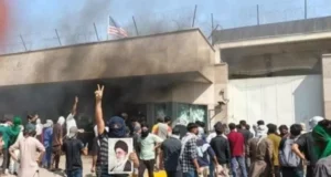 Karachi US Embassy : कराची US दूतावास में घुसे पाकिस्तानी प्रदर्शनकारी, अमेरिकी सैनिकों की फायरिंग में 10 की मौत,कई घायल