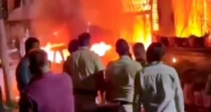 Fire Accident: इलेक्ट्रिक कार के ‘चार्जिंग प्वाइंट’ में ब्लास्ट के बाद मकान में आग लगी, 7 लोगों की मौत