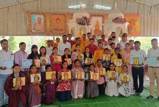 Indian Culture Knowledge Test : भारतीय संस्कृति ज्ञान परीक्षा में 5400 विद्यार्थियों ने की भागीदारी, मेधावी छात्र-छात्राएं सम्मानित