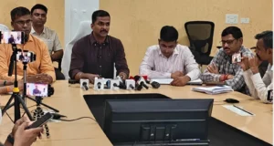 CG Crime: इनोवा में घूम -घूम कर सोने की चेन चुराने वाले अंतर्राज्यीय महिला गिरोह की 7 महिलाएऊ गिरफ्तार, गहनों को बेचकर खरीदी कार