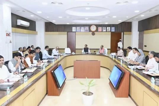 Cabinet Dicision: साय कैबिनेट के महत्वपूर्ण निर्णय, डामर की बड़ी की़मत पर ठेकेदारों को मिलेगी राहत, कर्मचारी चयन मंडल सामान्य प्रशासन के अधीन