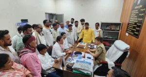 Bilaspur News: सुशासन तिहार में भिड़ गए धरमलाल कौशिक और राजेंद्र शुक्ला, मंच पर गाली-गलौज