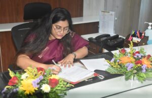 Surajpur collector : श्रीमती रेना जमील ने सूरजपुर जिले की 11वीं कलेक्टर के रूप में किया पदभार ग्रहण