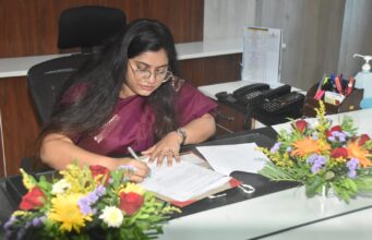 Surajpur collector : श्रीमती रेना जमील ने सूरजपुर जिले की 11वीं कलेक्टर के रूप में किया पदभार ग्रहण