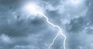 CG Weather Alert: छत्तीसगढ़ में अगले तीन दिनों तक अंधड़-बारिश और गरज-चमक का अलर्ट, गर्मी से मिलेगी राहत