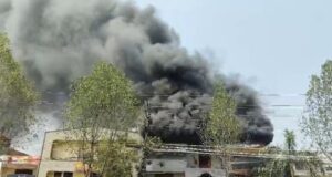 Fire at Oil Warehouse: तेल गोदाम में लगी भीषण आग, लाखों के नुकसान का अनुमान