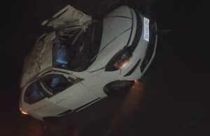 CG road Accident : नदी में गिरी कार , दोस्त की शादी से लौट रहे चार युवकों की मौत, दो की हालत गंभीर