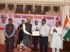 World Blood Donor Day: 53वीं बार रक्तदान करने वाले बजरंग लाल गर्ग राज्यपाल के हाथों सम्मानित