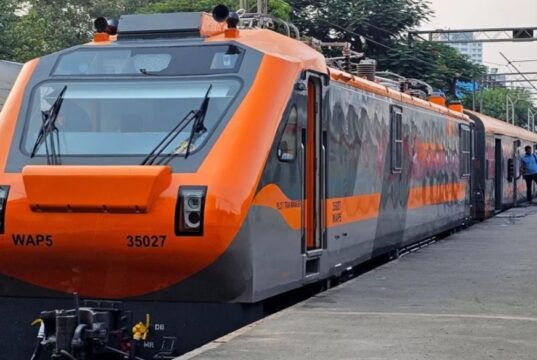 Indian Railway : ट्रेन में बिना टिकट यात्रा करते पकड़ाए तो अब डबल फाइन, महिला कोच में घुसे तो ढाई हजार