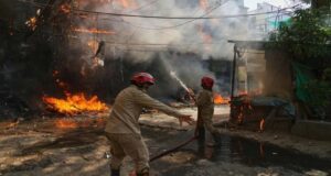 Delhi restaurant fire: दिल्ली के होटल फ्लॉरिस स्टे में भीषण आग से कोहराम; 20 लोगों की मौत, खिड़कियों से कूदे लोग, कई बचाए गए