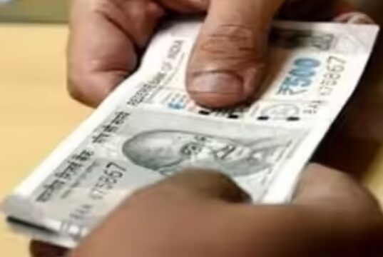 Bank Manager’s Bribery : 10 हजार की रिश्वत लेते बैंक मैनेजर गिरफ्तार, कियोस्क अनुमति के बदले मांगे थे पैसे