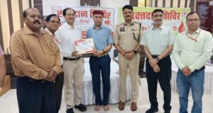 World Blood Donor Day : दस बार रक्तदान कर चुके जयंत श्रीवास्तव का विश्व रक्तदाता दिवस पर सम्मान