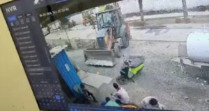 CG Accident: हवा भरते फटा जेसीबी का टायर, हेल्पर की मौत, तीन की हालत गंभीर
