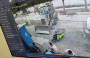 CG Accident: हवा भरते फटा जेसीबी का टायर, हेल्पर की मौत, तीन की हालत गंभीर