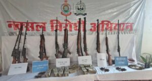 CG News : नारायणपुर के जंगल से हथियारों का जखीरा बरामद, 24 लाख कैश भी मिला