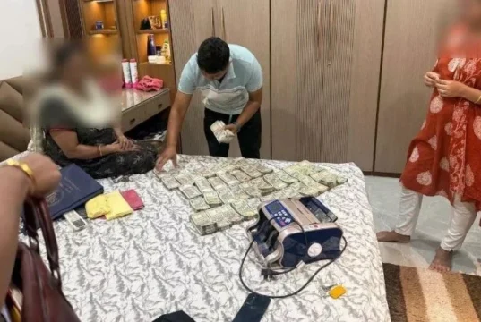 IPL Online Betting Busted : आईपीएल फाइनल मैच पर ऑनलाइन सट्टा, दो सटोरिये गिरफ्तार, 32 लाख रुपए नकद जब्त
