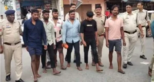 CG News : सूरजपुर पुलिस की डायल 112 टीम पर हमला, 8 आरोपियों को गिरफ्तार कर पुलिस ने शहर में निकाला जुलूस