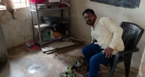 CG News : सरकारी स्कूल में शिक्षक का शराब पीते वीडियो वायरल, डीईओ ने दिए जांच के आदेश