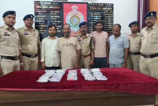 CG Crime : ज्वेलरी शॉप में चोरी का 4 महीने बाद खुलासा, 6.80 लाख के सोना-चांदी के जेवर बरामद, 4 आरोपी गिरफ्तार