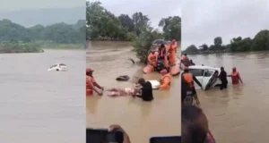 Heart touching moment : एक दूसरे का हाथ थामे कार की पिछली सीट पर मिले दंपती के शव, नाला पार करते बह गई थी कार