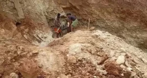 Illegal mining accident: अवैध पत्थर खदान धसकने से खुदाई कर रहे 2 मजदूरों की मलबे में दबकर मौत
