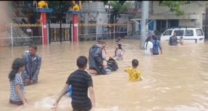 Smart City in the Rain : 12 घंटे की बारिश में चारों तरफ जलभराव, लोग कहने लगे ऐसा ही होता है स्मार्ट शहर तो यह न हो !