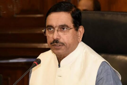 Dharmendra pradhan resignation: राष्ट्रपति ने धर्मेंद्र प्रधान का इस्तीफा किया मंजूर, प्रह्लाद जोशी बनाए गए नए शिक्षा मंत्री