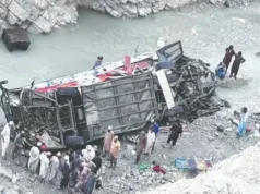 Bus accident in Pakistan : पाकिस्तान में बड़ा हादसा : गहरी खाई में गिरी यात्रियों से भरी बस; 40 लोगों की मौत