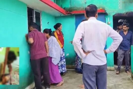 Husband and wife found hanging : किराए के मकान में रह रहे पति-पत्नी ने फांसी लगाई, बच्चों की चीख सुनकर पहुंचे लोग